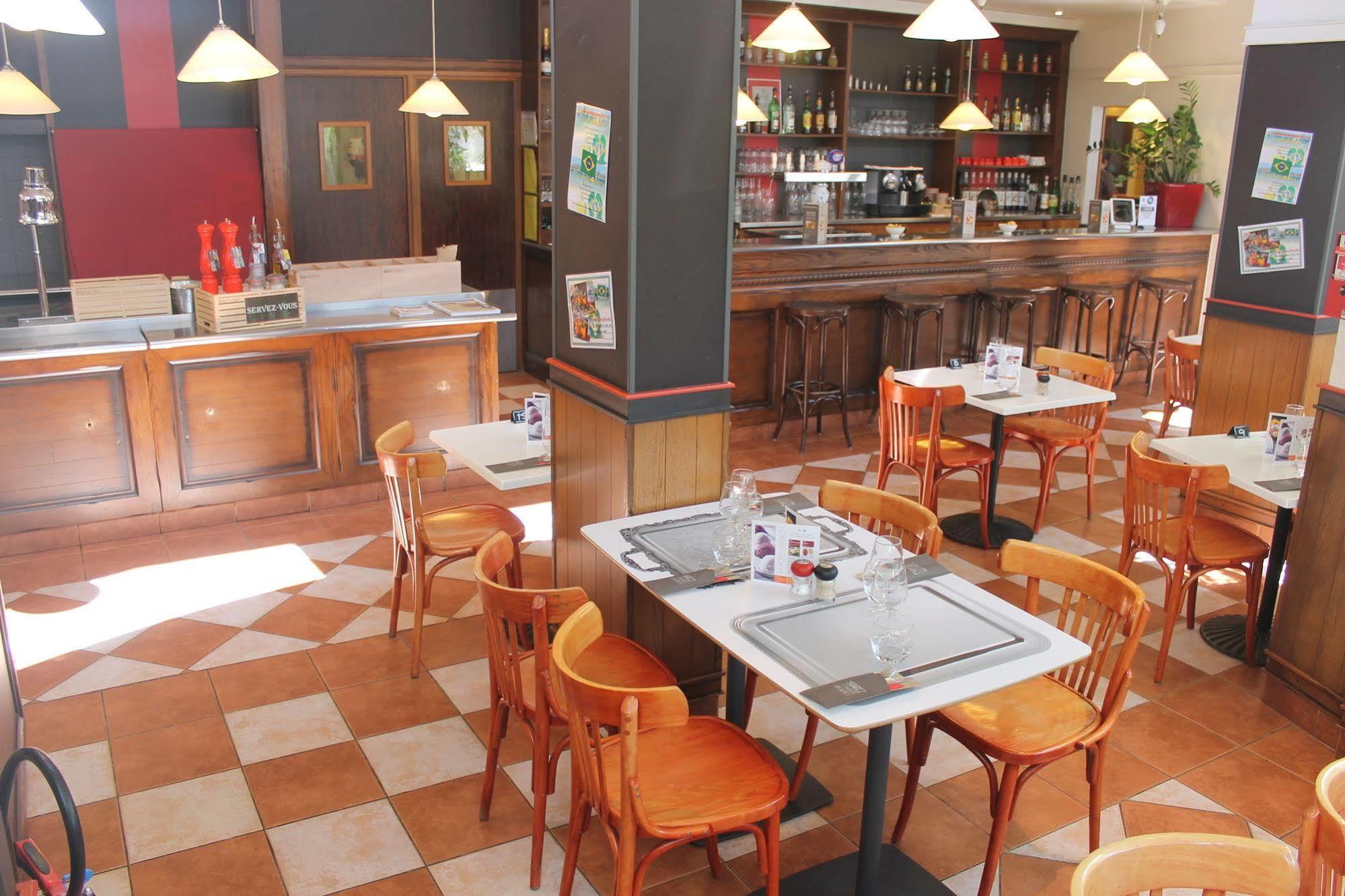 Centre Foch Hotel